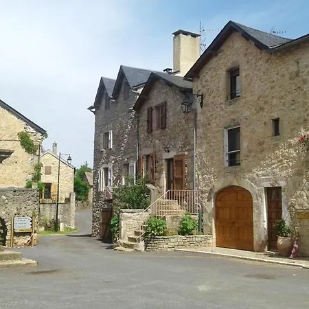 Maison De 2 Chambres A Avec Magnifique Vue Sur La Montagne Et Terrasse Amenagee * Veyreau