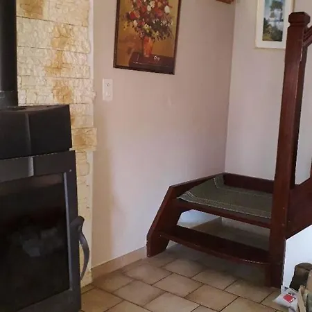 Maison De 2 Chambres A Avec Magnifique Vue Sur La Montagne Et Terrasse Amenagee Veyreau