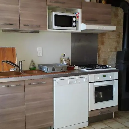 Maison De 2 Chambres A Avec Magnifique Vue Sur La Montagne Et Terrasse Amenagee Veyreau