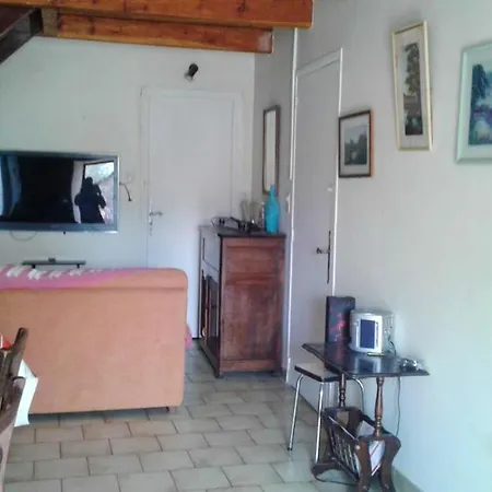 Maison De 2 Chambres A Avec Magnifique Vue Sur La Montagne Et Terrasse Amenagee Casa vacanze Veyreau